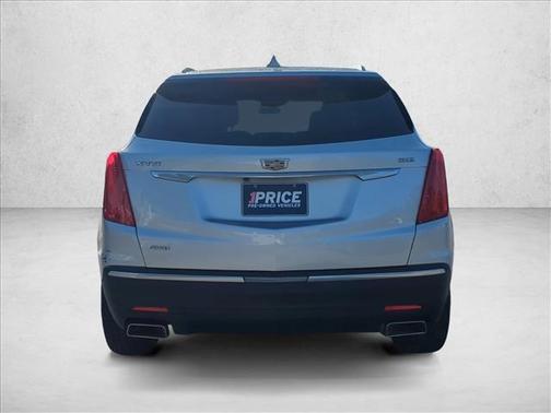 Radiant Silver Metallic 2018 Cadillac XT5 Luxury