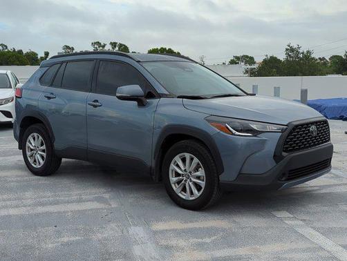 2024 Toyota Corolla Cross LE
