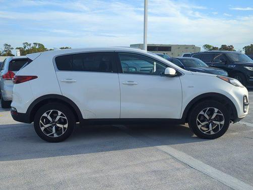 Snow White Pearl 2021 Kia Sportage LX