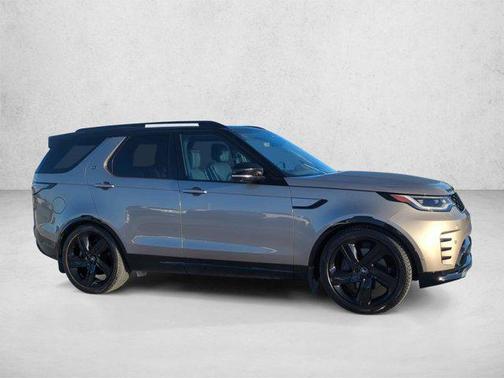 Lantau Bronze Metallic 2024 Land Rover Discovery P360 Dynamic SE