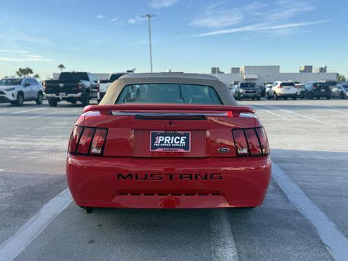 2004 Ford Mustang Deluxe