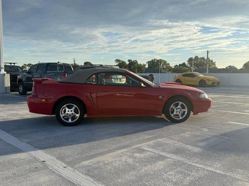 2004 Ford Mustang Deluxe