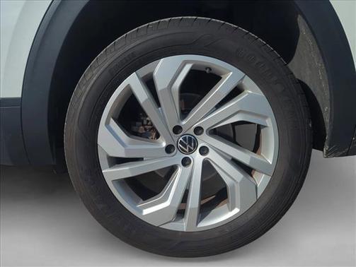 Pure White 2023 Volkswagen Atlas 3.6L SE w/Technology