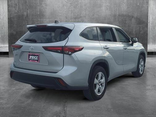 2024 Toyota Highlander LE