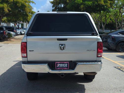 Bright Silver Metallic Clearcoat 2019 RAM 1500 SLT