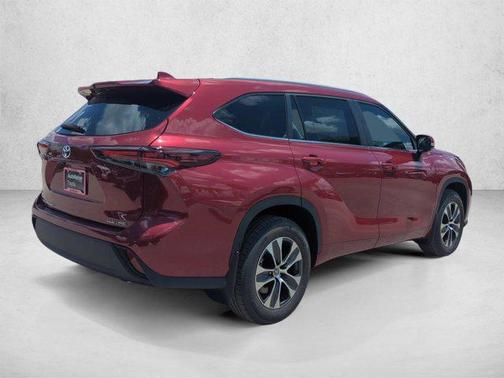 Ruby Flare Pearl 2026 Toyota Highlander XLE