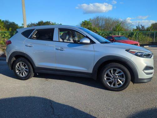 2018 Hyundai TUCSON SE