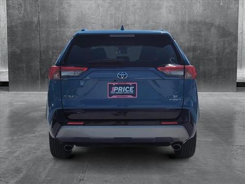 2022 Toyota RAV4 Hybrid SE