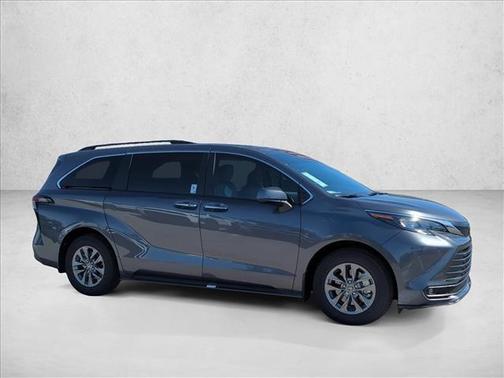 2025 Toyota Sienna XLE