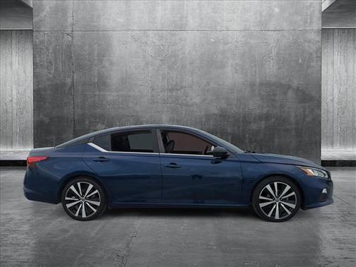 2021 Nissan Altima SR FWD