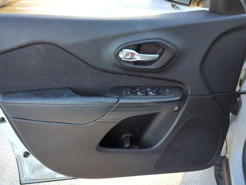 2016 Jeep Cherokee Altitude