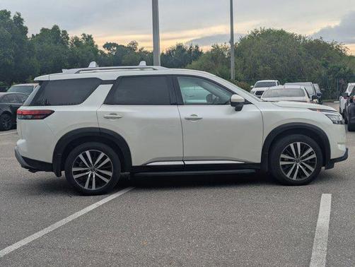 2023 Nissan Pathfinder Platinum 4WD