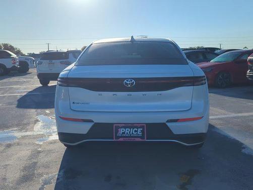 Oxygen White [White] 2024 Toyota Crown XLE