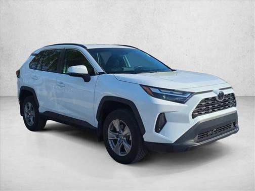 Ice Cap 2024 Toyota RAV4 XLE