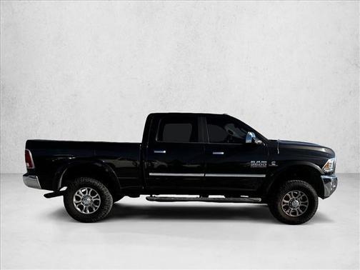 2017 RAM 2500 Laramie Crew Cab 4x4 6'4' Box