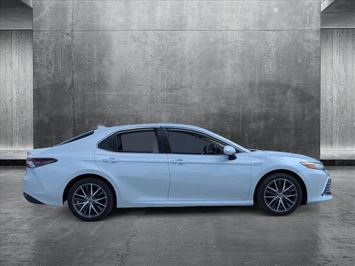2021 Toyota Camry Hybrid XLE