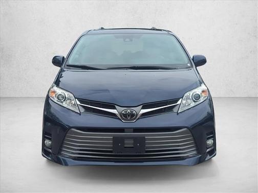 Parisian Night Pearl 2019 Toyota Sienna XLE