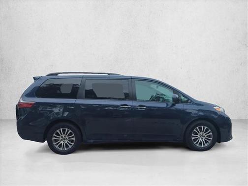Parisian Night Pearl 2019 Toyota Sienna XLE