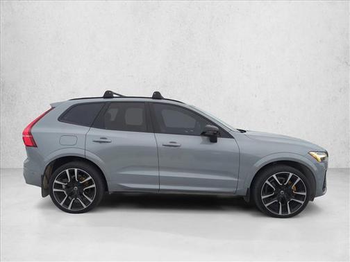 2025 Volvo XC60 B5 Ultra