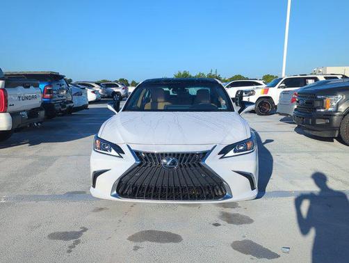 2023 Lexus ES 350 Base