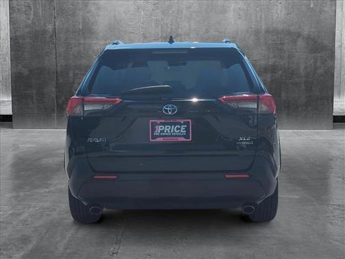 2020 Toyota RAV4 Hybrid XLE