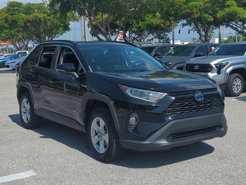 2020 Toyota RAV4 Hybrid XLE