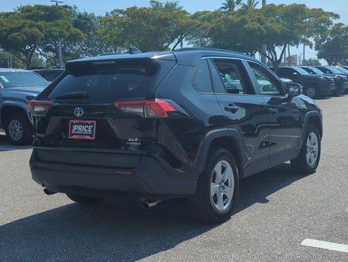 2020 Toyota RAV4 Hybrid XLE