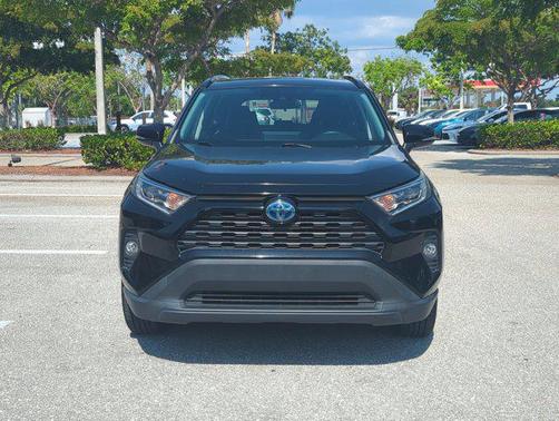 2020 Toyota RAV4 Hybrid XLE