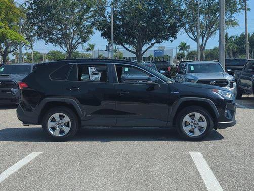 2020 Toyota RAV4 Hybrid XLE