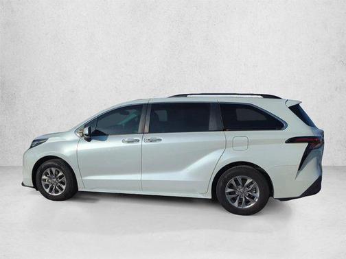 Wind Chill Pearl 2023 Toyota Sienna XLE