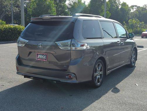 2017 Toyota Sienna SE