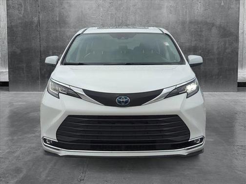 2022 Toyota Sienna XLE 8 Passenger
