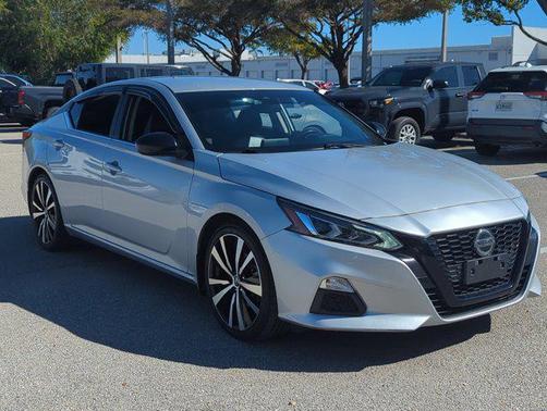 2022 Nissan Altima SR FWD