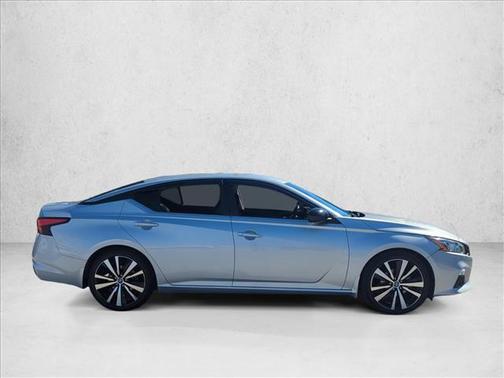 2022 Nissan Altima SR FWD