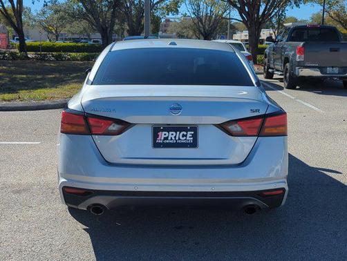 2022 Nissan Altima SR FWD