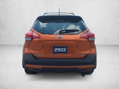Monarch Orange/Super Black 2020 Nissan Kicks SR