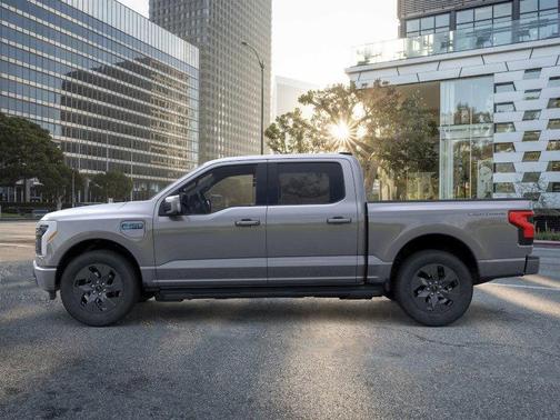 2025 Ford F-150 Lightning LARIAT