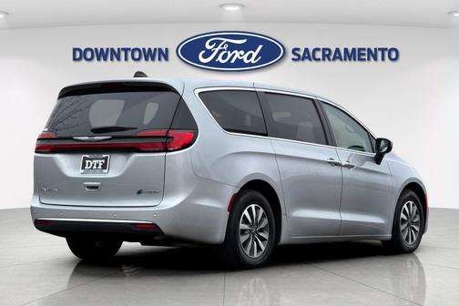 2023 Chrysler Pacifica Hybrid Touring L