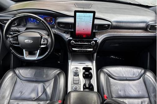 2022 Ford Explorer PLATINUM