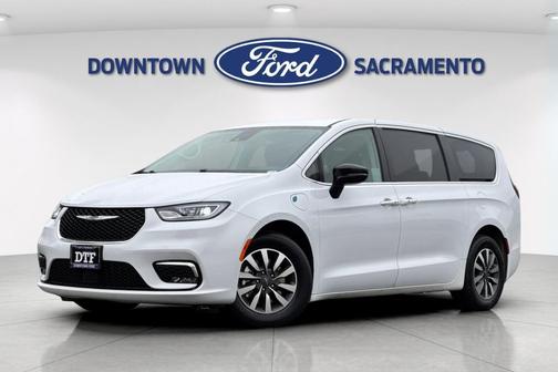 2024 Chrysler Pacifica Hybrid Select