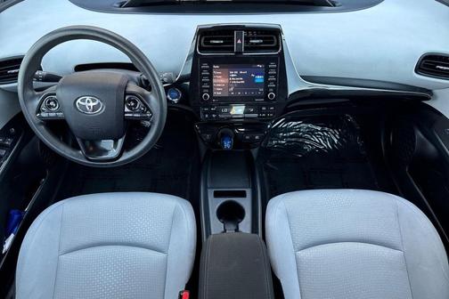 2022 Toyota Prius LE