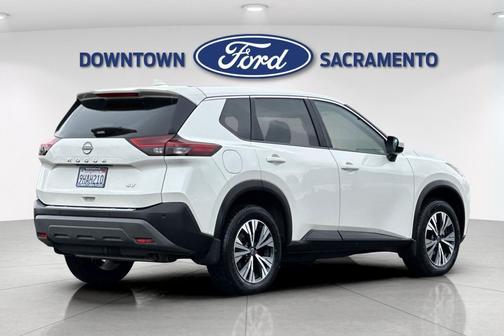 Pearl White Tricoat 2023 Nissan Rogue SV