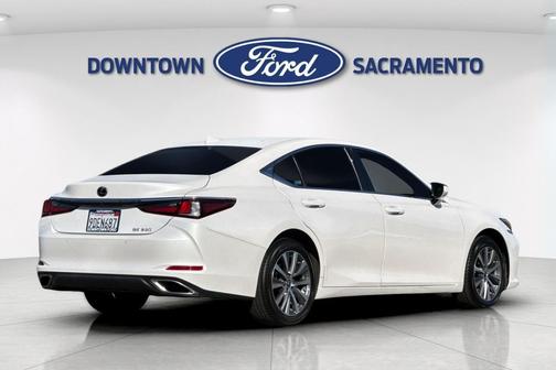 Eminent White Pearl 2019 Lexus ES 350 Base