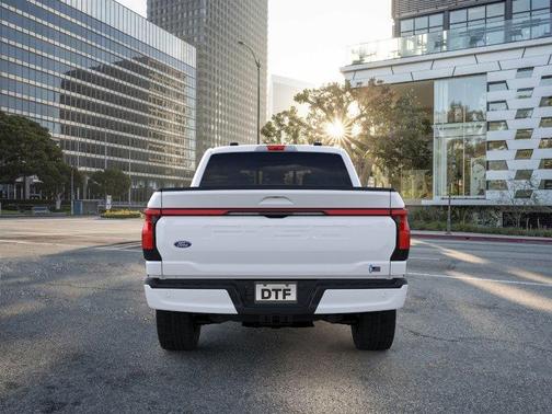 2025 Ford F-150 Lightning LARIAT