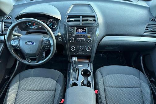 White Platinum 2018 Ford Explorer XLT