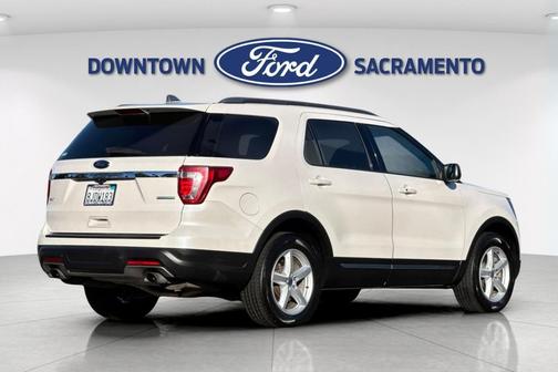 White Platinum 2018 Ford Explorer XLT