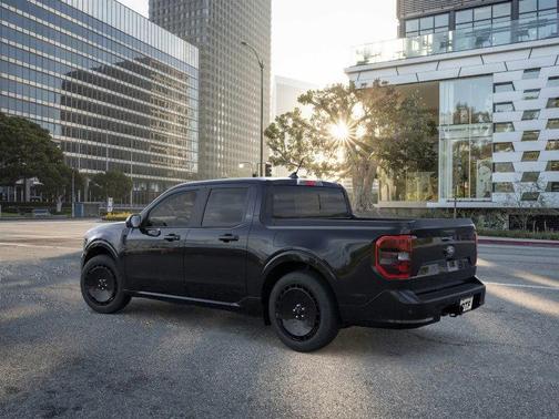 2025 Ford Maverick Lobo Standard