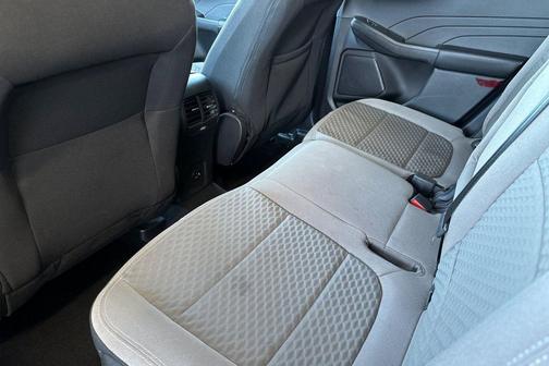 Iconic Silver Metallic 2022 Ford Escape SE