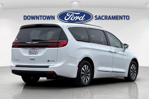 2022 Chrysler Pacifica Hybrid Limited
