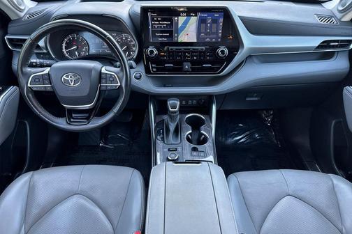 2022 Toyota Highlander Platinum